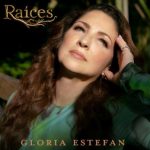 Gloria Estefan abraza su legado icónico y su herencia musical en “Raíces”