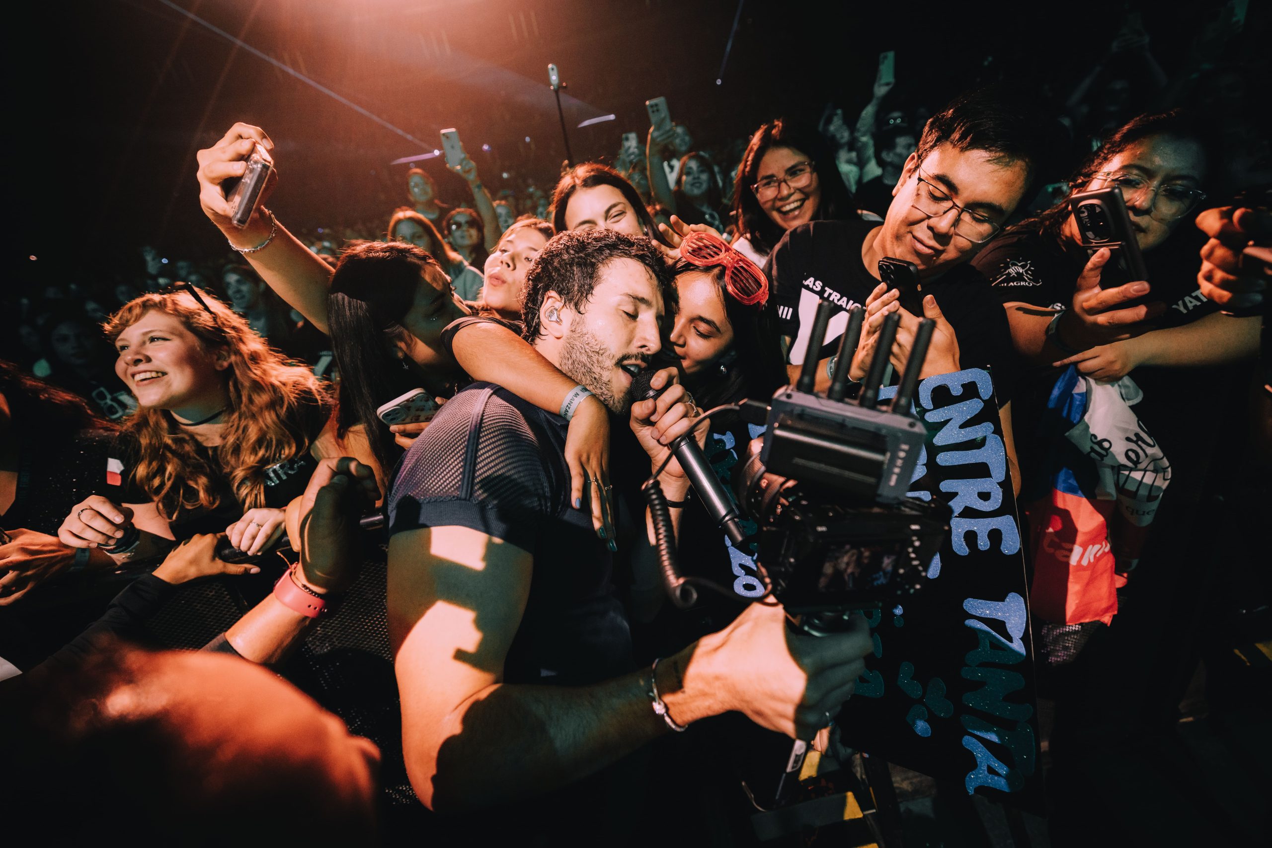 Yatra desató la locura total en el Movistar Arena y reafirmó su romance con Chile